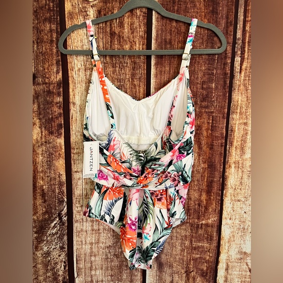 Jantzen | NWT Sue Twisted Back One Piece Swimsuit - Picture 3 of 9